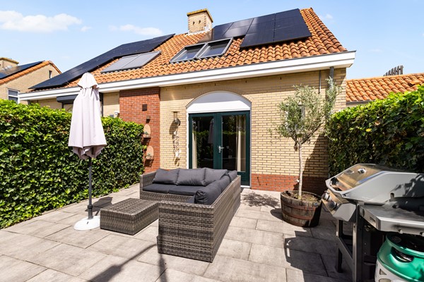 Foto - Verkocht onder voorbehoud: wonen aan het water met luxe, rust en een eigen aanlegsteiger!